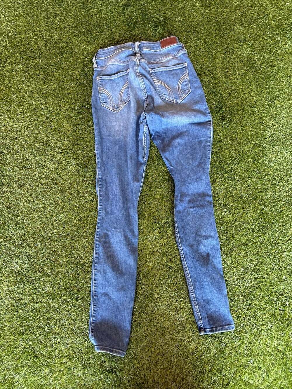 Hollister Ultra High-Rise Super Skinny Soft Stretch Distressed Jeans Size 3L W26 - Picture 2 of 3